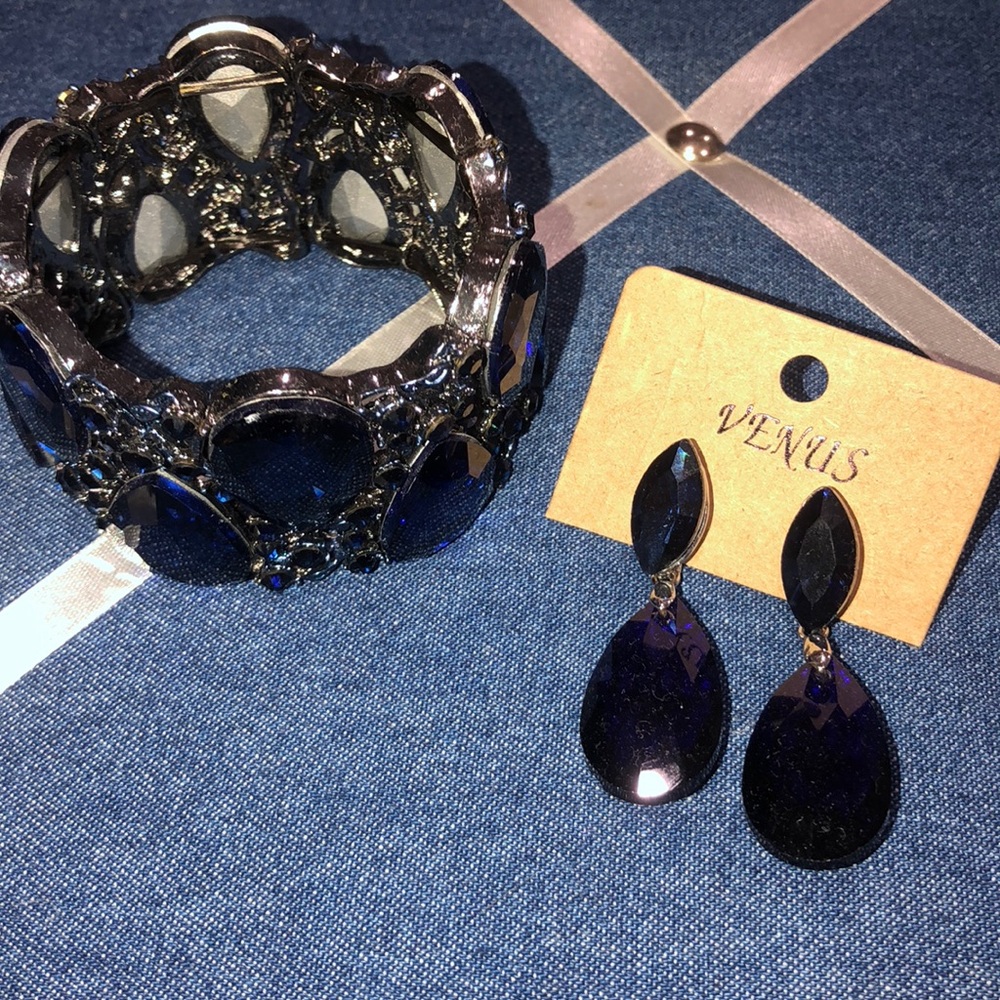 Heavy nice bracelet and matching earrings